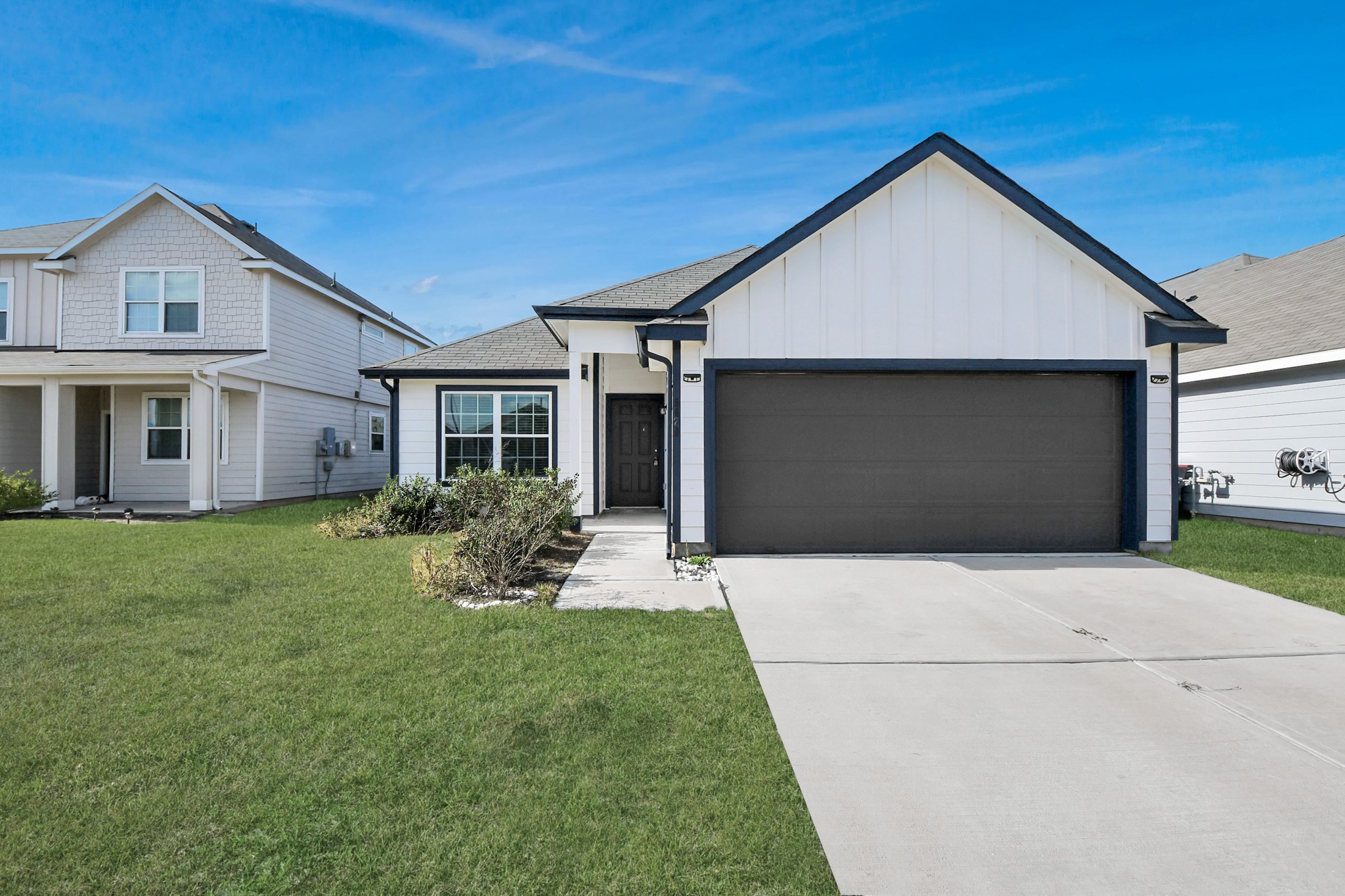 5626 Brooklyn Rose Drive Rosharon, TX 77583 - Photo 4 of 34 a front view of a house with a yard and garage