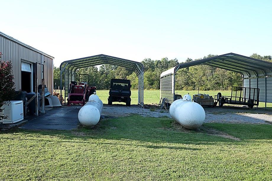 7941 Manus Road Murfreesboro, TN 37127 - Photo 16 of 30 Carports and propane tanks