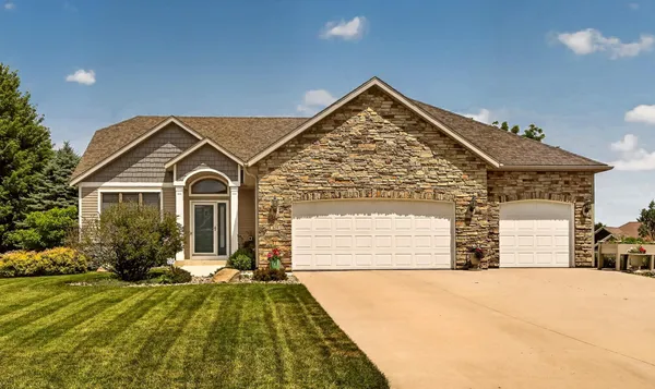 $829,900 | 639 Donnington Place, Byron, MN 55920