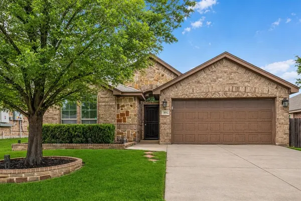 $329,890 | 404 Brookhollow Lane, Saginaw, TX 76131