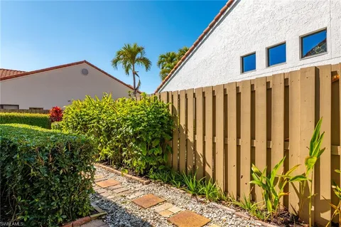 $625,000 | 515 Beachwalk Circle, Naples, FL 34108