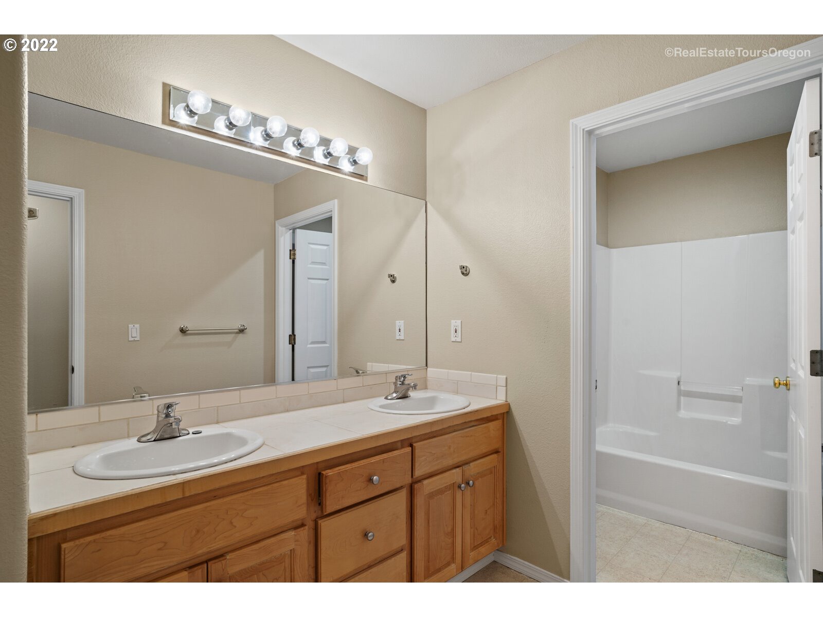 7635 Southwest Landau Street Portland, OR 97223 - Photo 25 of 30