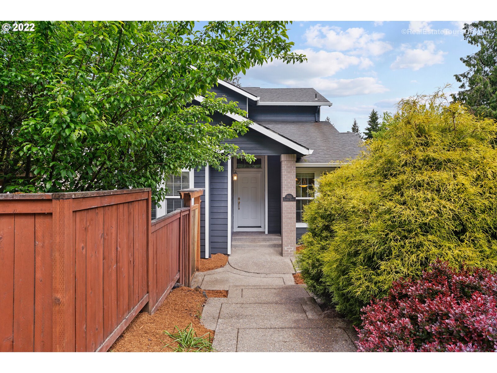 7635 Southwest Landau Street Portland, OR 97223 - Photo 3 of 30