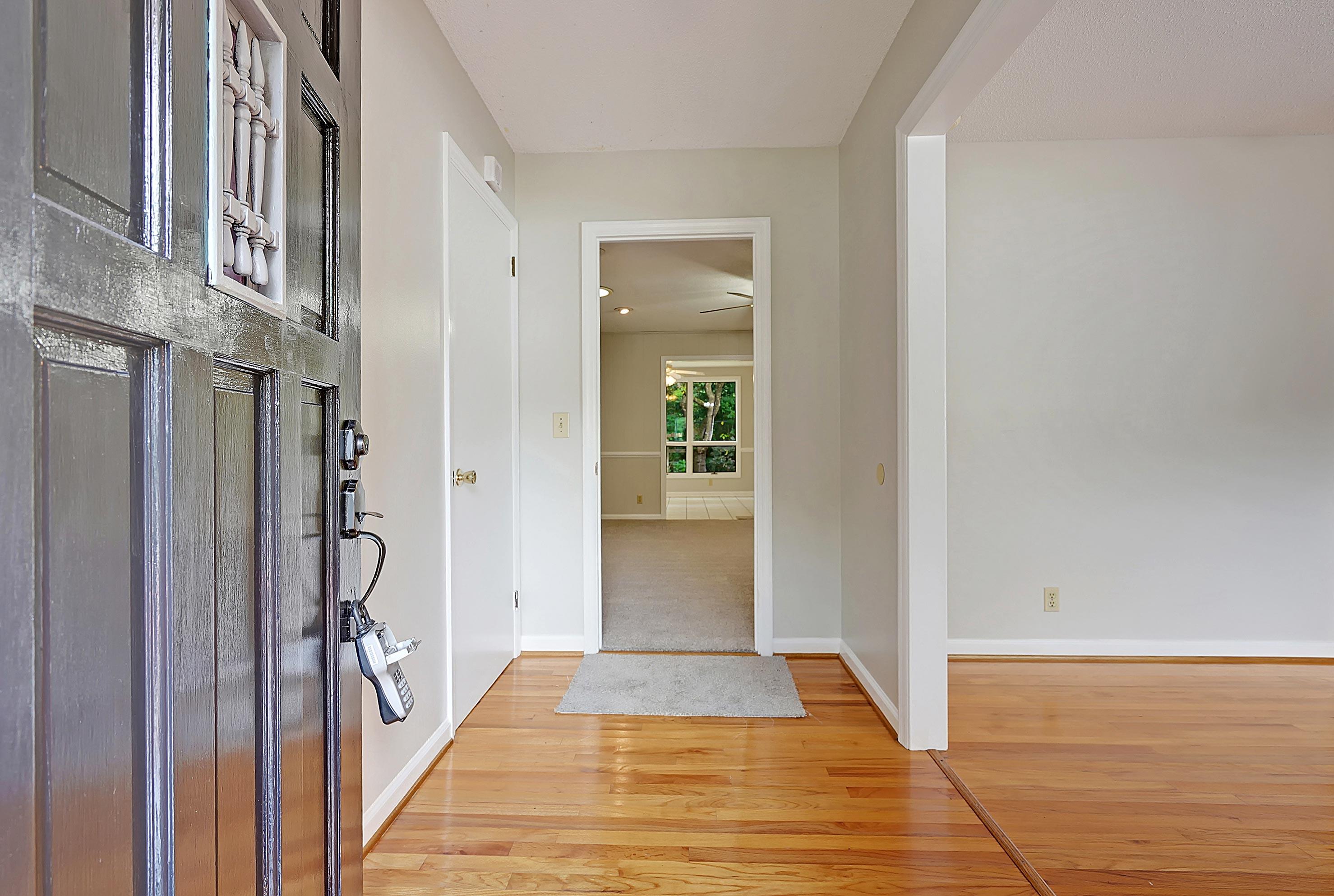 1273 Hampshire Road Charleston, SC 29412 - Photo 4 of 32 Foyer