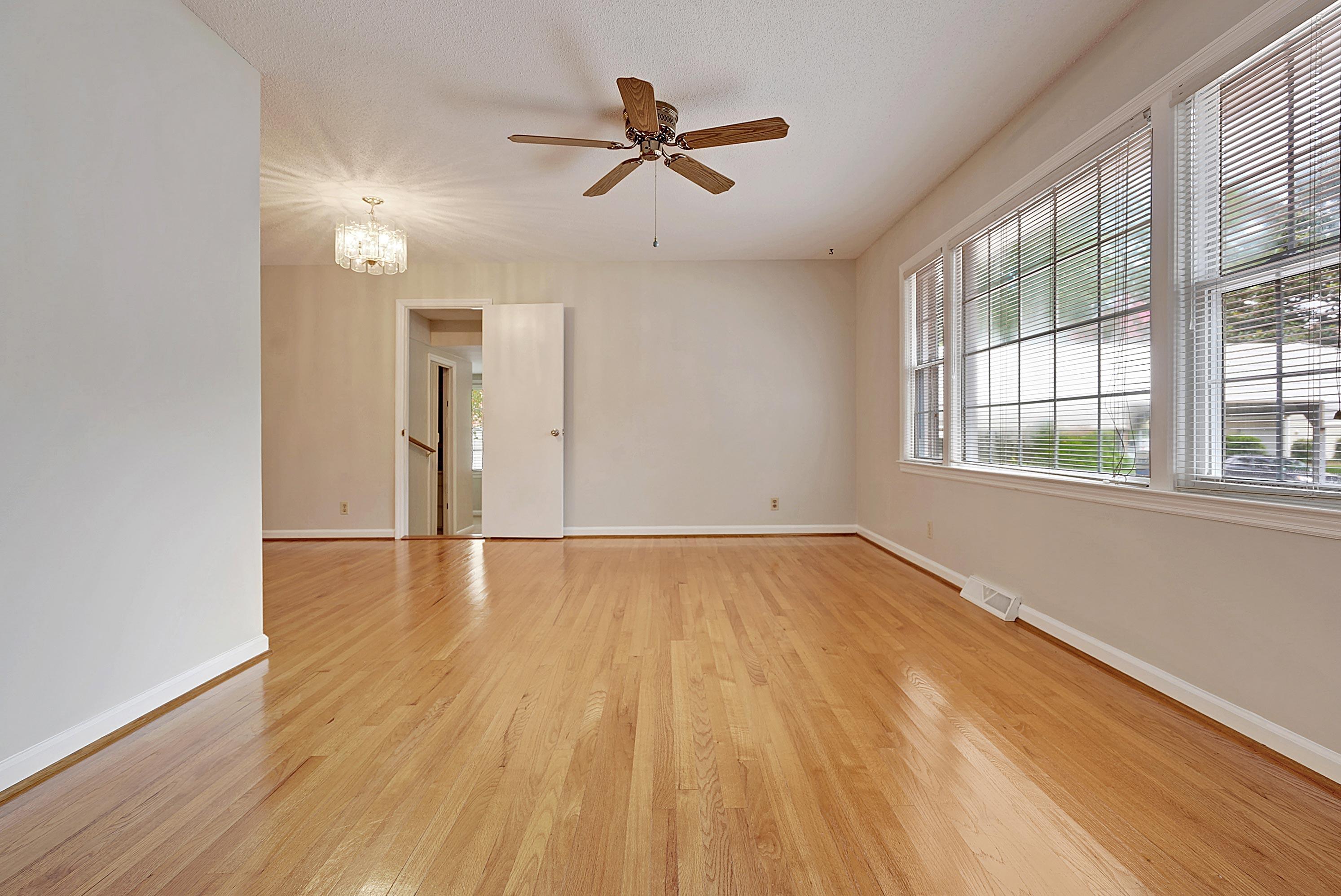 1273 Hampshire Road Charleston, SC 29412 - Photo 7 of 32 Living Room