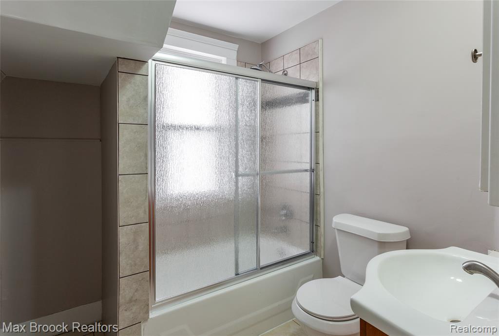 13071 East 13 Mile Road Warren, MI 48088 - Photo 11 of 23