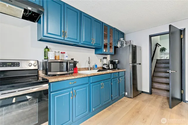 $650,000 | 23442 27th Avenue South, Des Moines, WA 98198