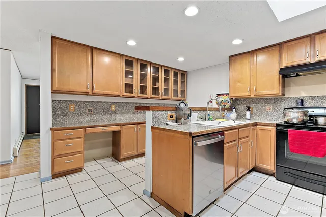 $650,000 | 23442 27th Avenue South, Des Moines, WA 98198