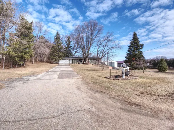 $550,000 | W2296 County Rd T, Durand, WI 54736