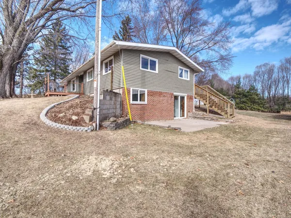 $550,000 | W2296 County Rd T, Durand, WI 54736