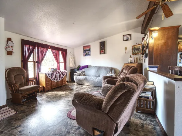 $550,000 | W2296 County Rd T, Durand, WI 54736