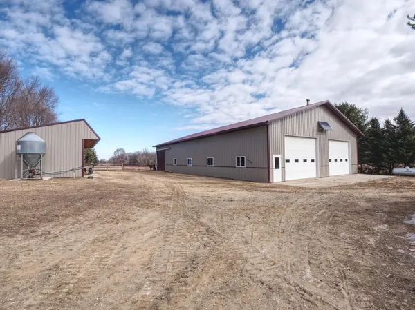 $550,000 | W2296 County Rd T, Durand, WI 54736