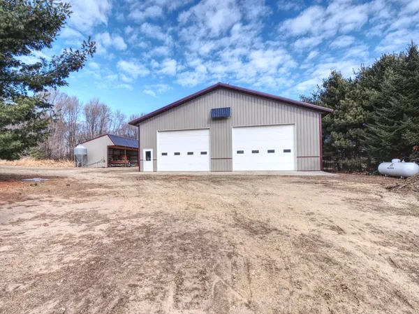 $550,000 | W2296 County Rd T, Durand, WI 54736
