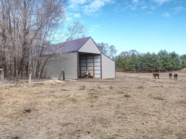 $550,000 | W2296 County Rd T, Durand, WI 54736