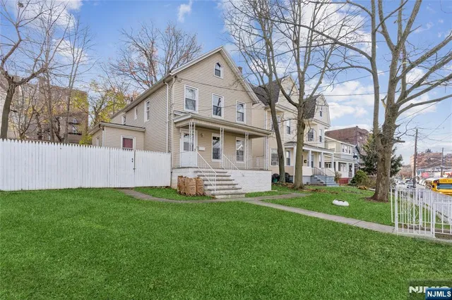 a view of a house with a yard