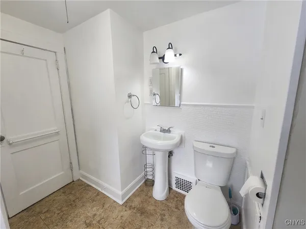 $1,375 | 134 East Hoard Street, Watertown, NY 13601