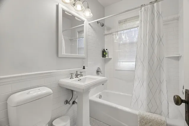 $4,250 | 1920 Fremont Avenue South, Minneapolis, MN 55403