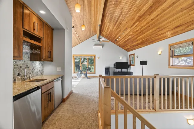 $4,250 | 1920 Fremont Avenue South, Minneapolis, MN 55403