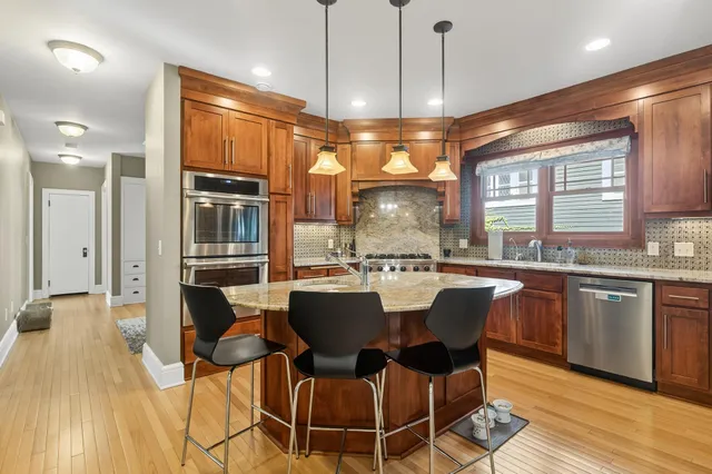 $4,250 | 1920 Fremont Avenue South, Minneapolis, MN 55403