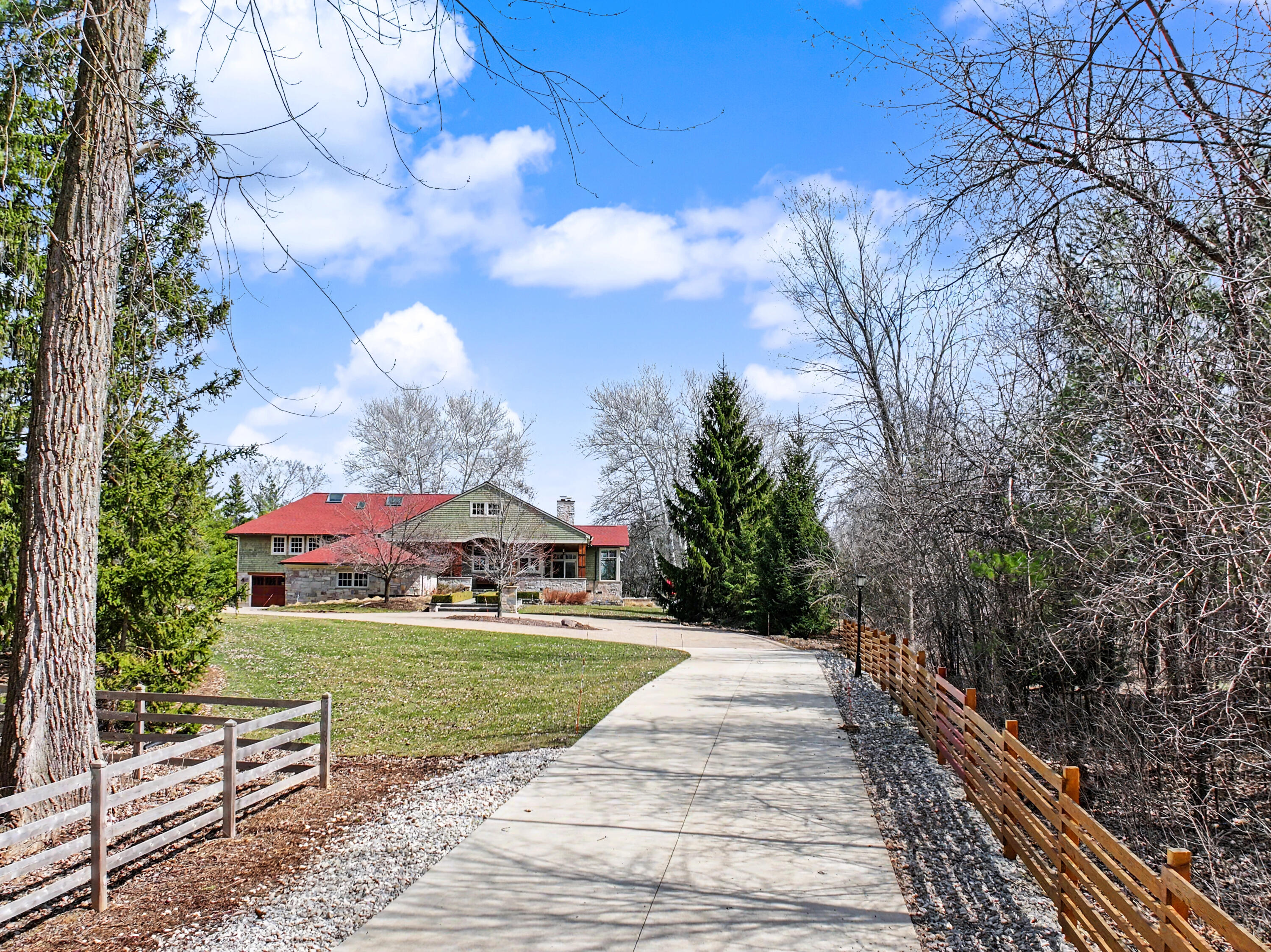 12138 North River Road Mequon, WI 53092 - Photo 4 of 5 DJI_20260330095135_0052_D