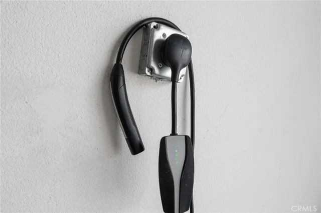 a close view of sliding door in the background