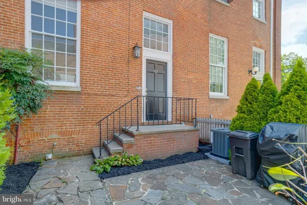 $2,400 | 821 South Sharp Street, Baltimore, MD 21230