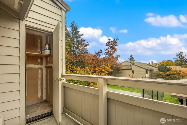 $369,950 | 14200 Northeast 171st Street, Unit D202, Woodinville, WA 98072