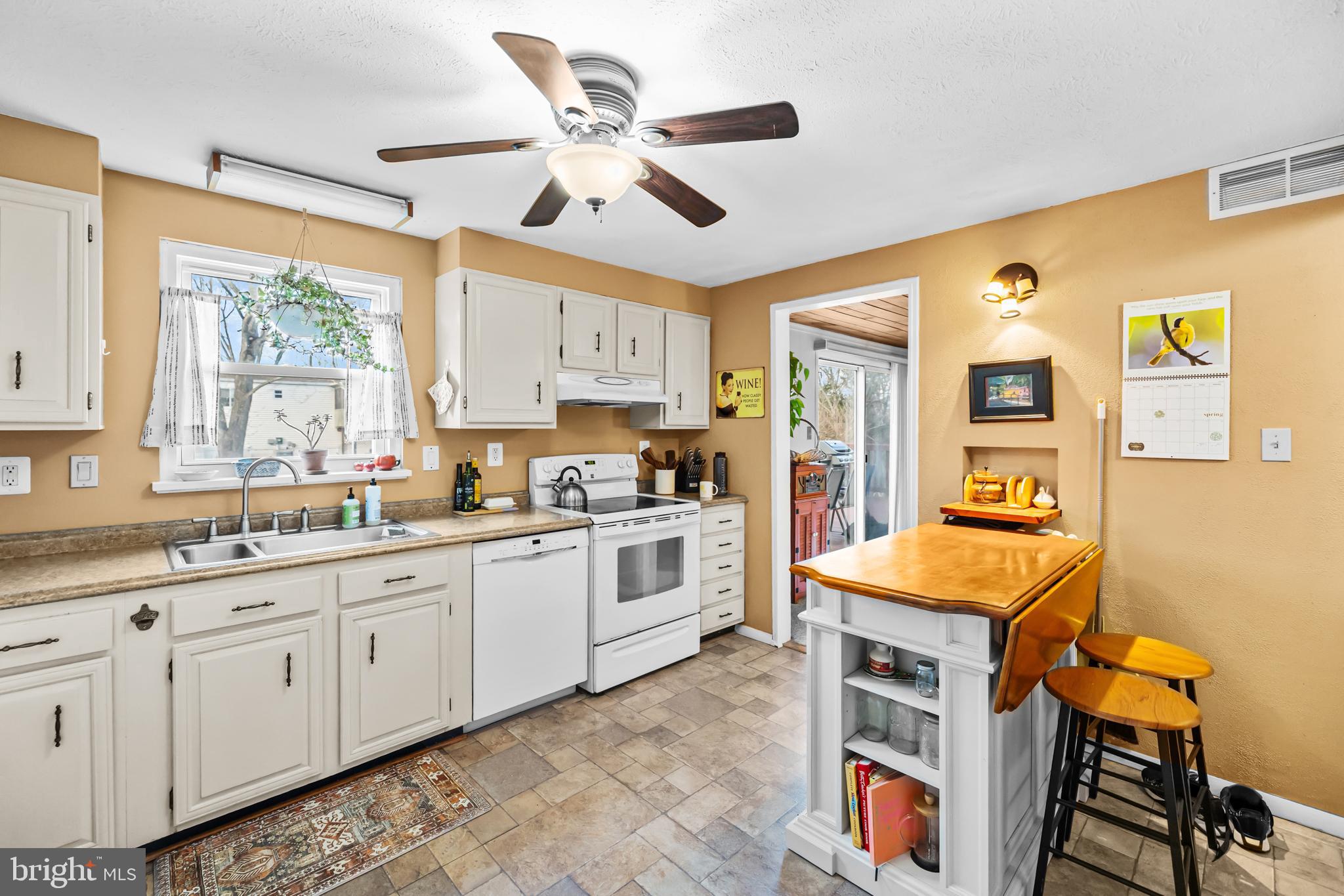 8192 Oakglen Road Manassas, VA 20110 - Photo 8 of 46