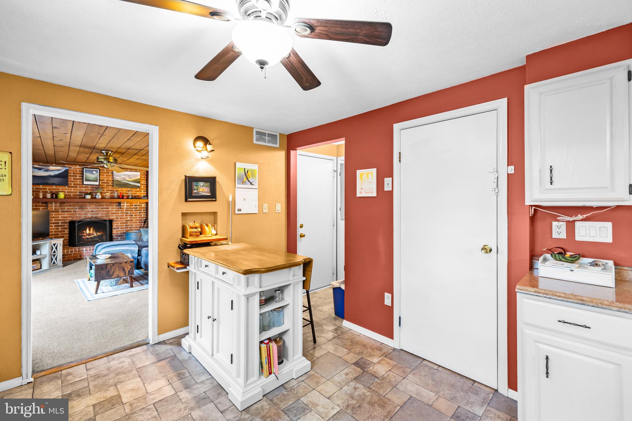 8192 Oakglen Road Manassas, VA 20110 - Photo 10 of 46