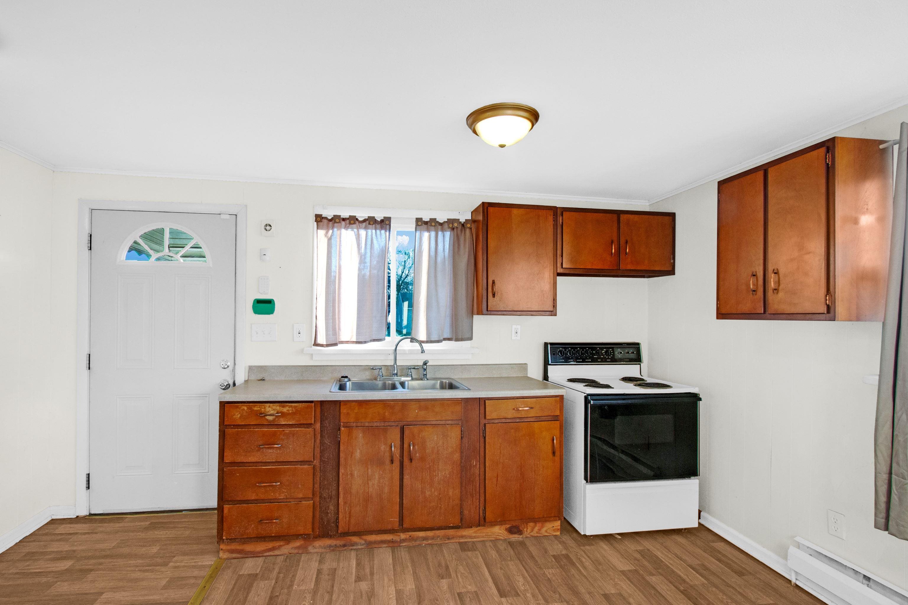 2905 North Center Road Flint, MI 48506 - Photo 4 of 15 50129509-1799546a-3d6f-4879-af9d-494240c07c56.JPG