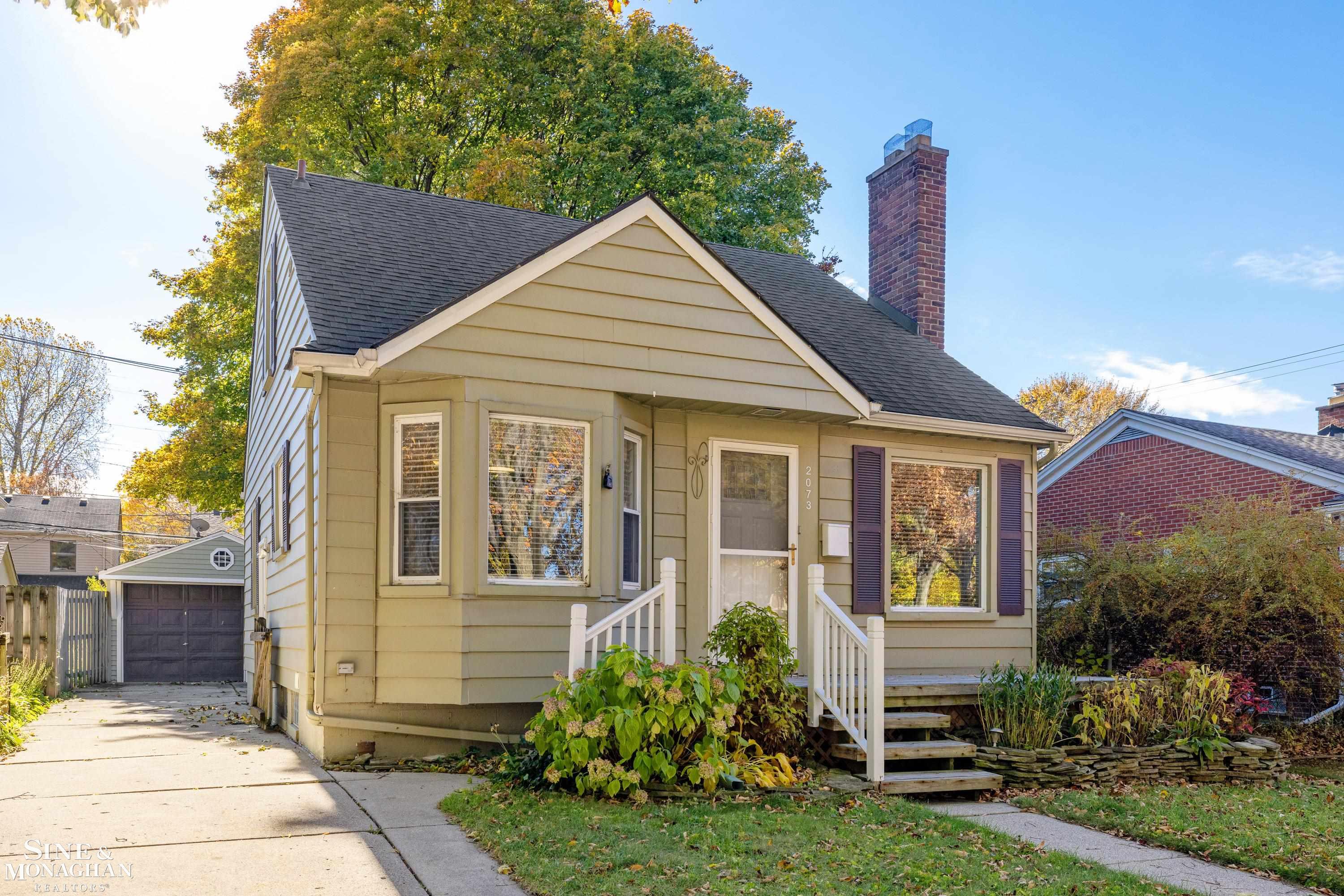 2073 Hampton Road Grosse Pointe Woods, MI 48236 - Photo 3 of 39