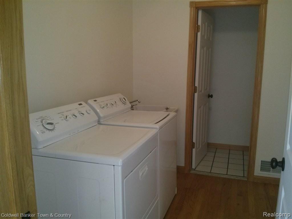 6105 Rivers Edge Drive Howell, MI 48855 - Photo 20 of 23 Laundry