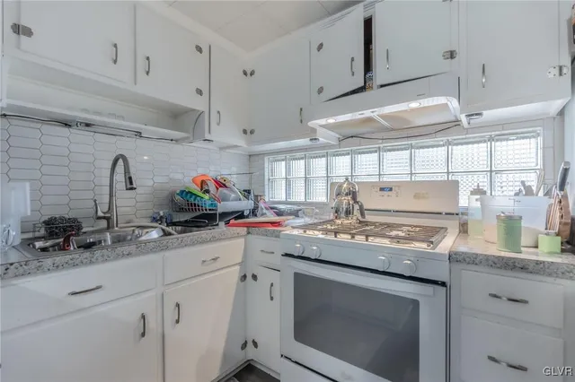 $525,000 | 49 North Broad Street, Nazareth, PA 18064