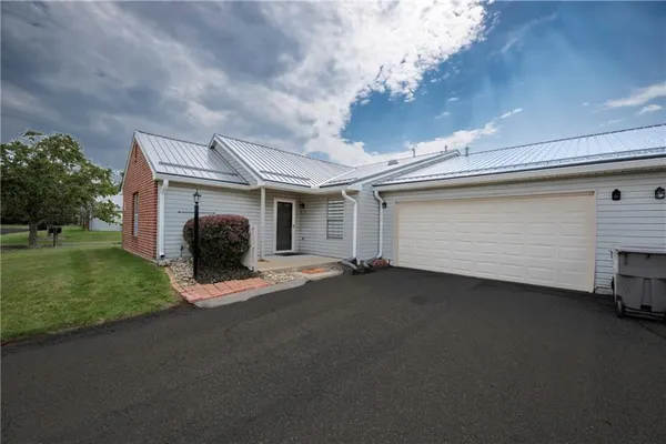 $219,900 | 302 Brookstone Court, Butler, PA 16001