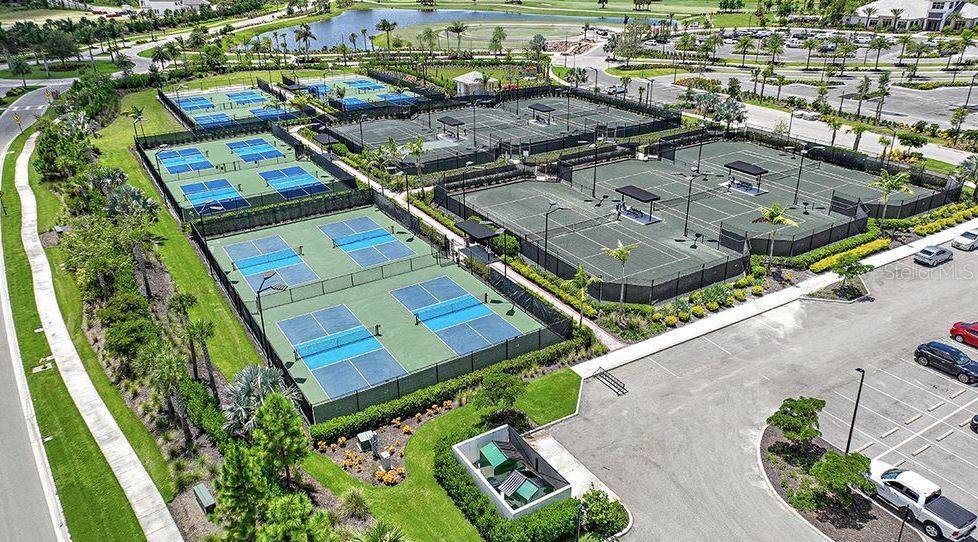 14923 Contenta Loop Bradenton, FL 34211 - Photo 20 of 31 an aerial view of a residential houses with yard