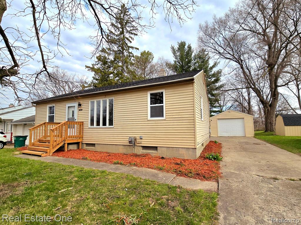 2114 West Miller Road Lansing, MI 48911 - Photo 2 of 29