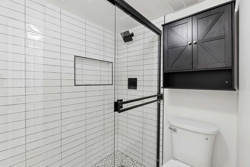 6980 Roswell Road, Unit C13 Atlanta, GA 30328 - Photo 34 of 49 a bathroom with a shower