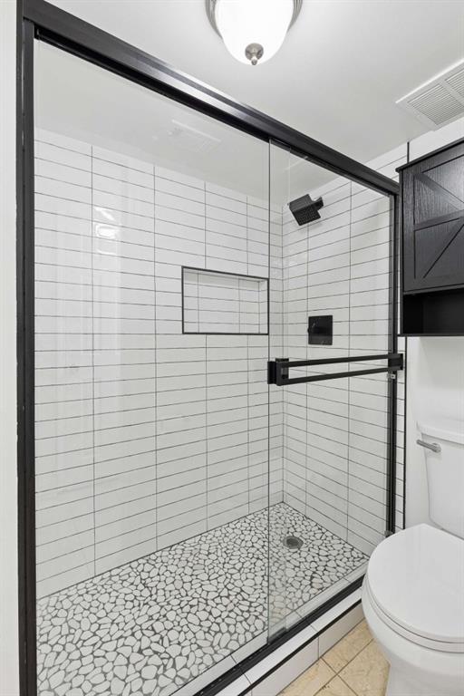 6980 Roswell Road, Unit C13 Atlanta, GA 30328 - Photo 40 of 49 a bathroom with a shower