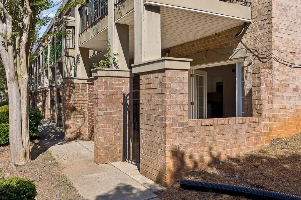 6980 Roswell Road, Unit C13 Atlanta, GA 30328 - Photo 6 of 49 a view of entrance