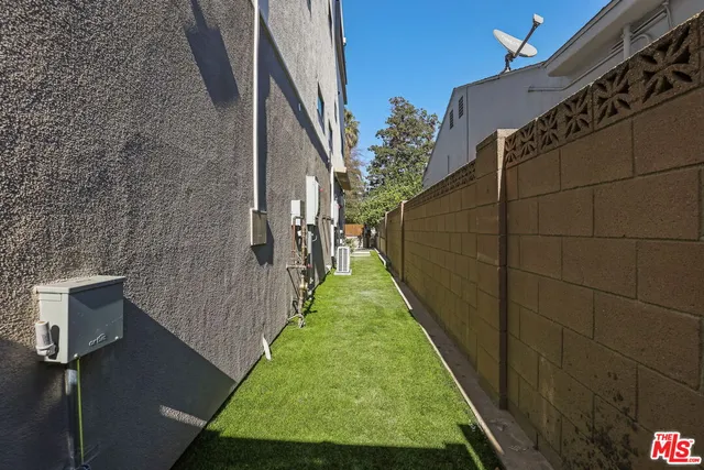 $2,700 | 11010 Hortense Street, Unit 1/4, North Hollywood, CA 91602