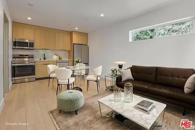 $2,700 | 11010 Hortense Street, Unit 1/4, North Hollywood, CA 91602