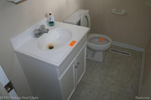 13551 South Horrell Road Fenton, MI 48430 - Photo 15 of 18 Bathroom