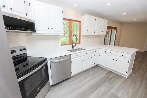 $439,900 | 1202 Ridgeview Terrace Northeast, Alexandria, MN 56308