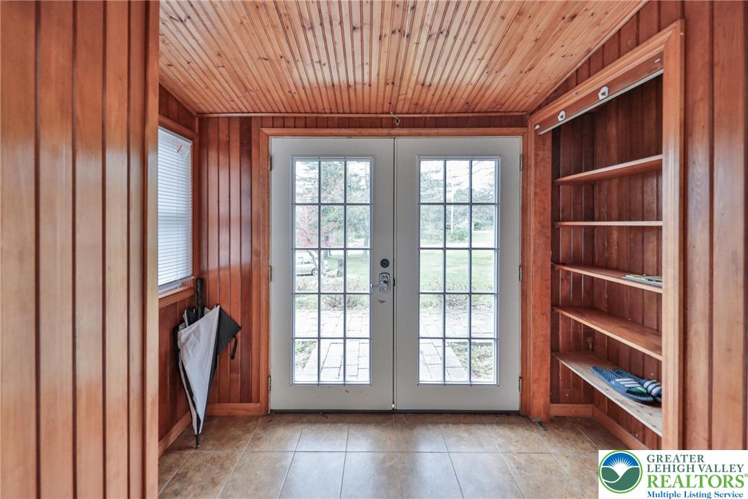 7494 Mount Eaton Road Saylorsburg, PA 18353 - Photo 6 of 50 Center unit entrance