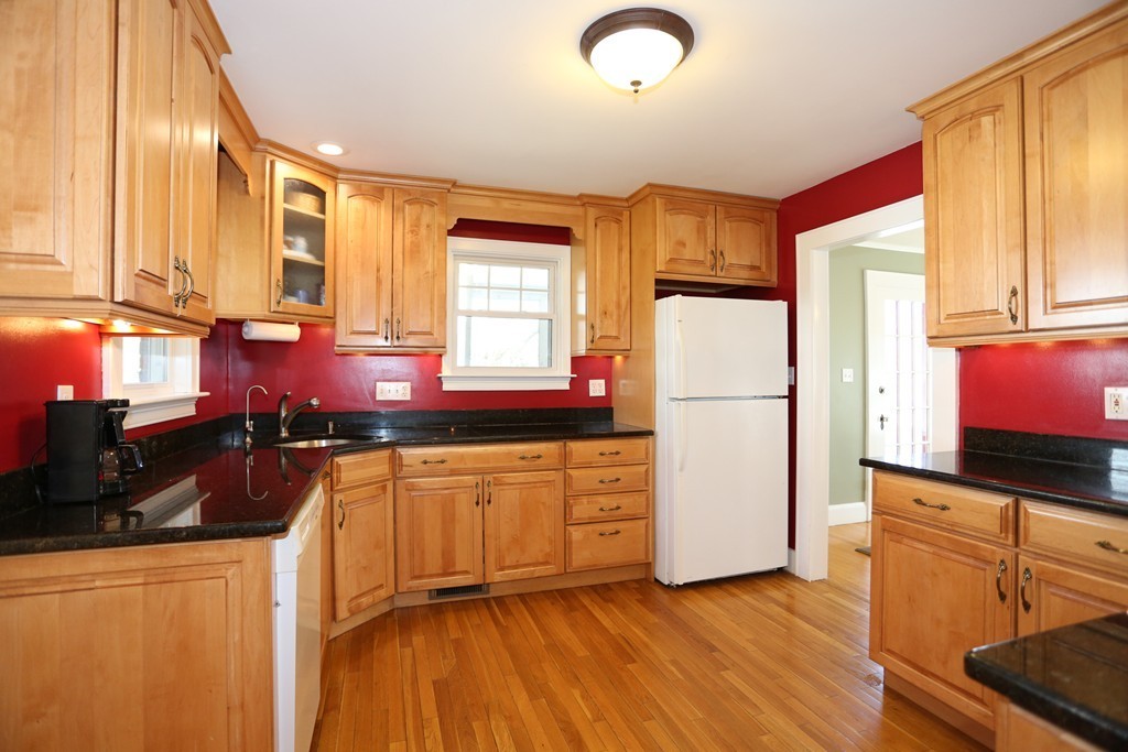 36 Swift Road Framingham, MA 01702 - Photo 8 of 30 Gallery Image 8