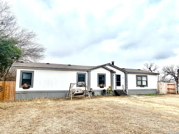 $160,000 | 506 Maple Street, Jourdanton, TX 78026
