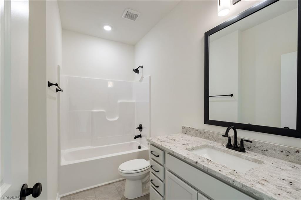 141 Oakmont Lane King, NC 27021 - Photo 5 of 50