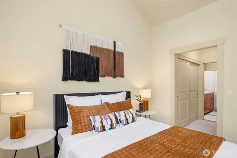 $650,000 | 2035 Eastlake Avenue East, Unit 301, Seattle, WA 98102