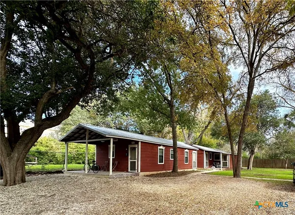 $1,295 | 818 West Hopkins Street, Unit A, San Marcos, TX 78666