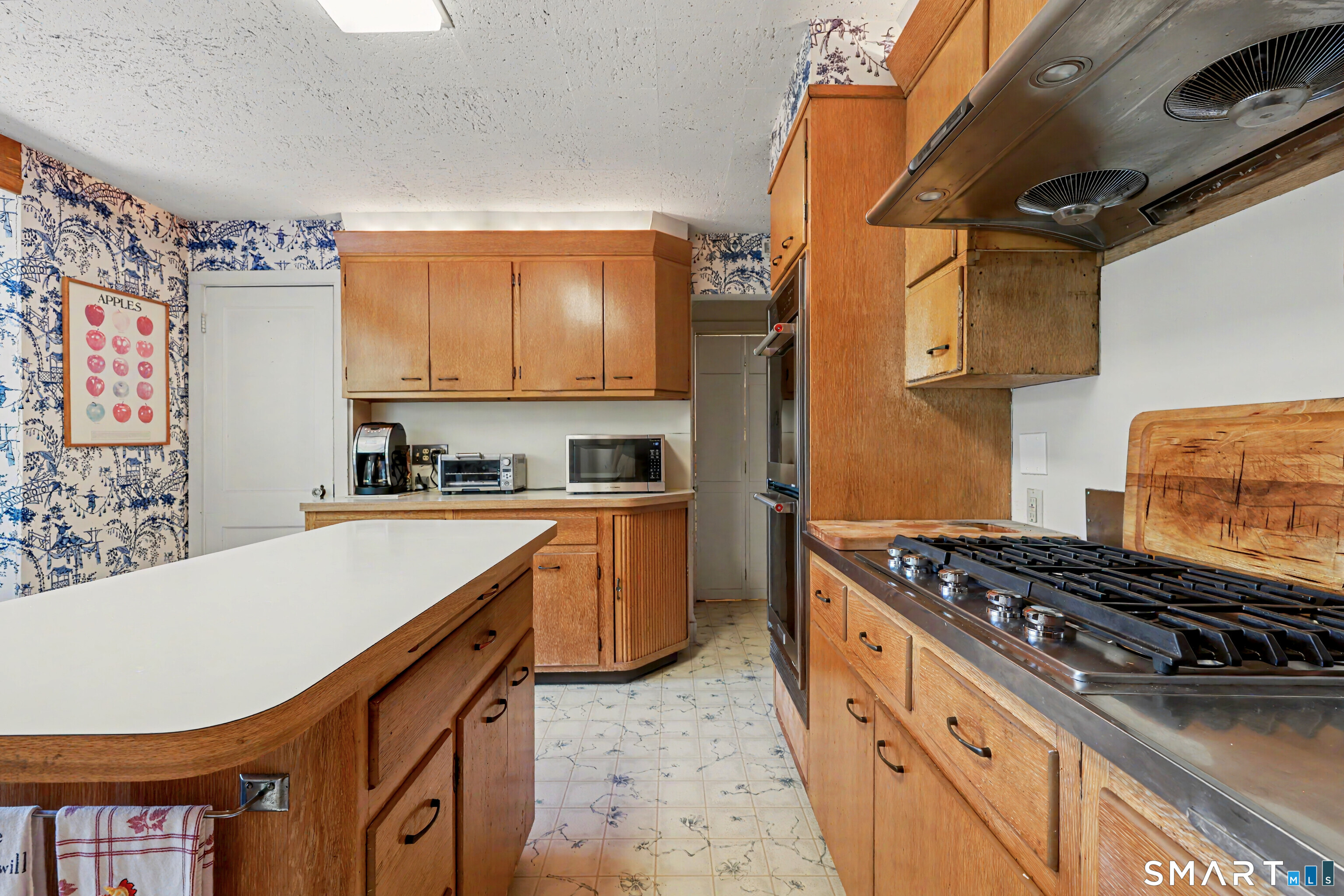 406 Harbor Road Fairfield, CT 06890 - Photo 19 of 38